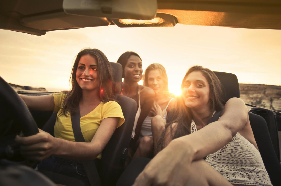 Road trip entre copines : comment gérer les pauses pipi sur la route ?
